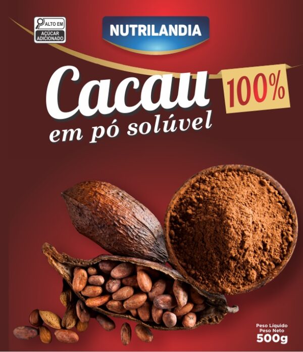 Imagem de um pacote de Cacau em Pó 100% puro da Nutrilandia Alimentos, exibido sobre um fundo branco com grãos de cacau ao lado